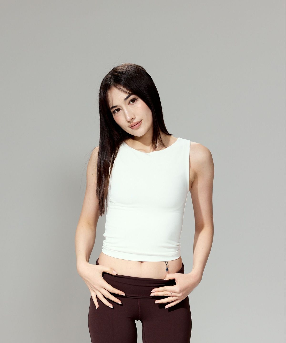 글레이라(GLEIRA) 더블 레이어드 핏 라운드넥 탑 (화이트)