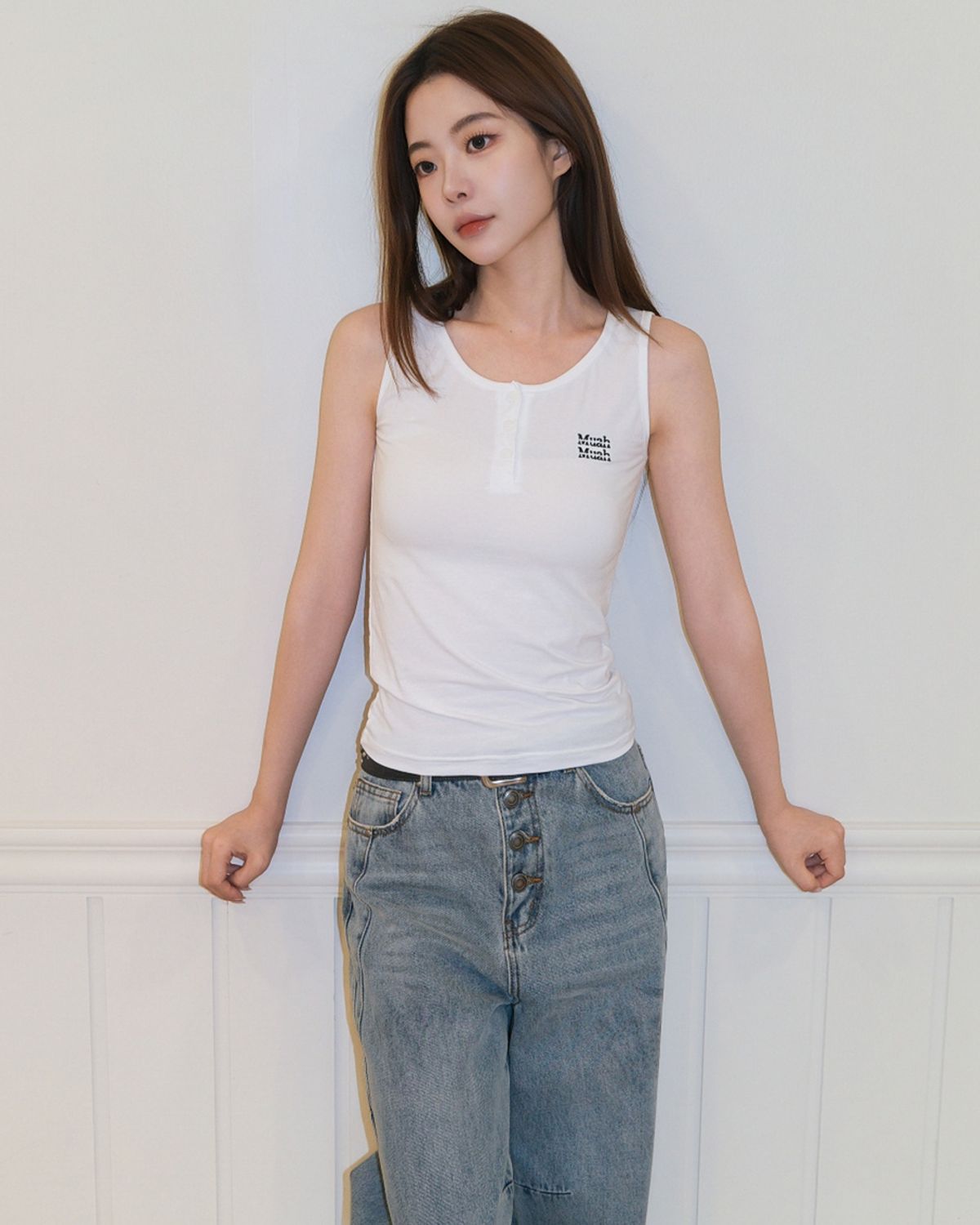 무아무아(MUAHMUAH) 슬림 헨리넥 슬리브리스 [화이트]