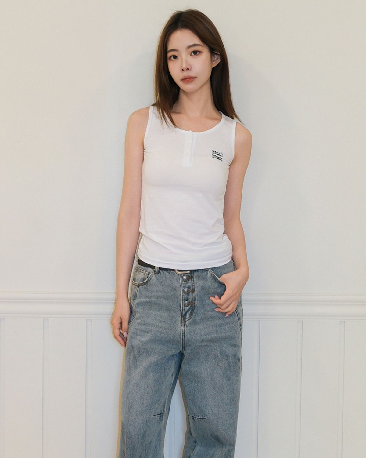 무아무아(MUAHMUAH) 슬림 헨리넥 슬리브리스 [화이트]