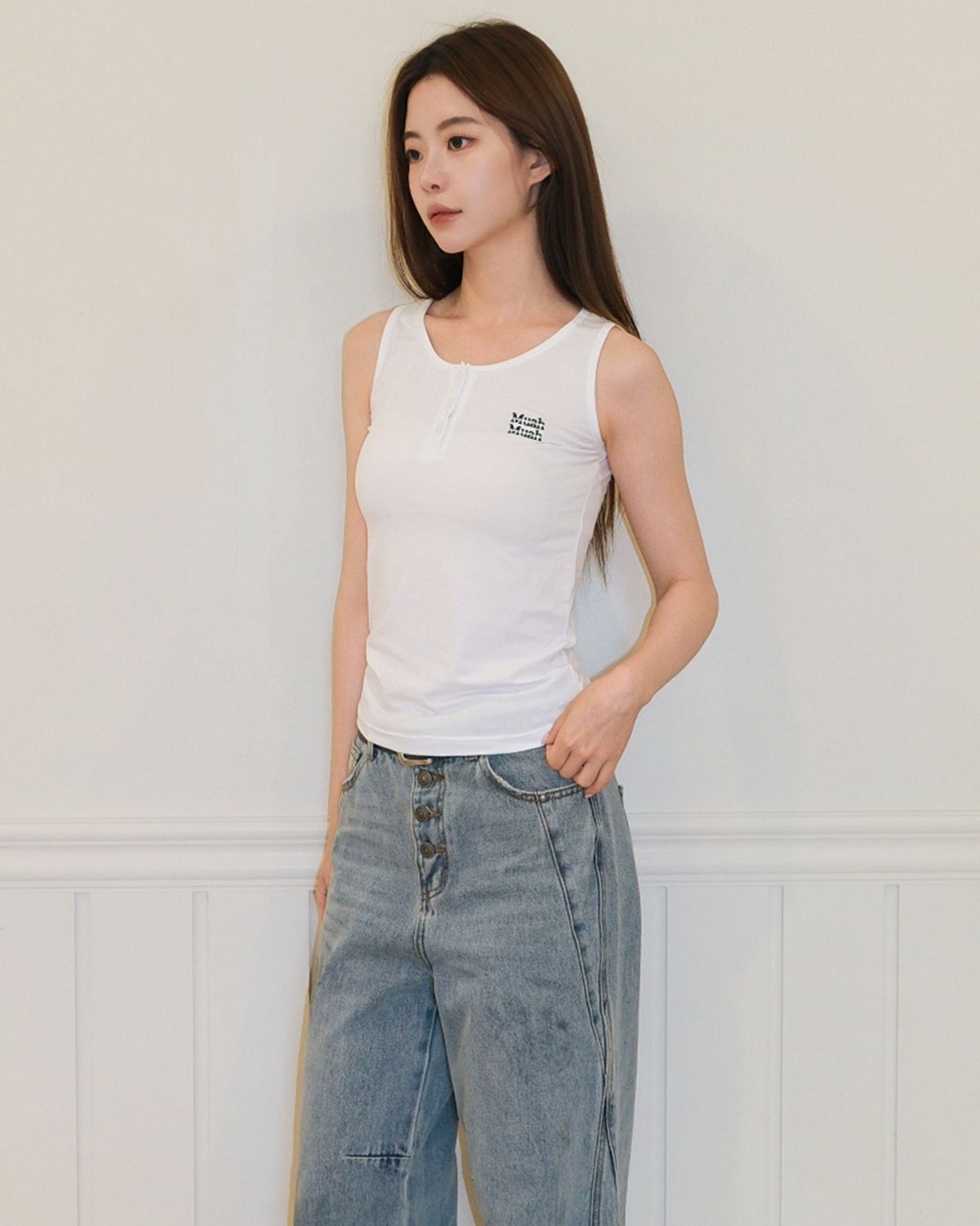 무아무아(MUAHMUAH) 슬림 헨리넥 슬리브리스 [화이트]