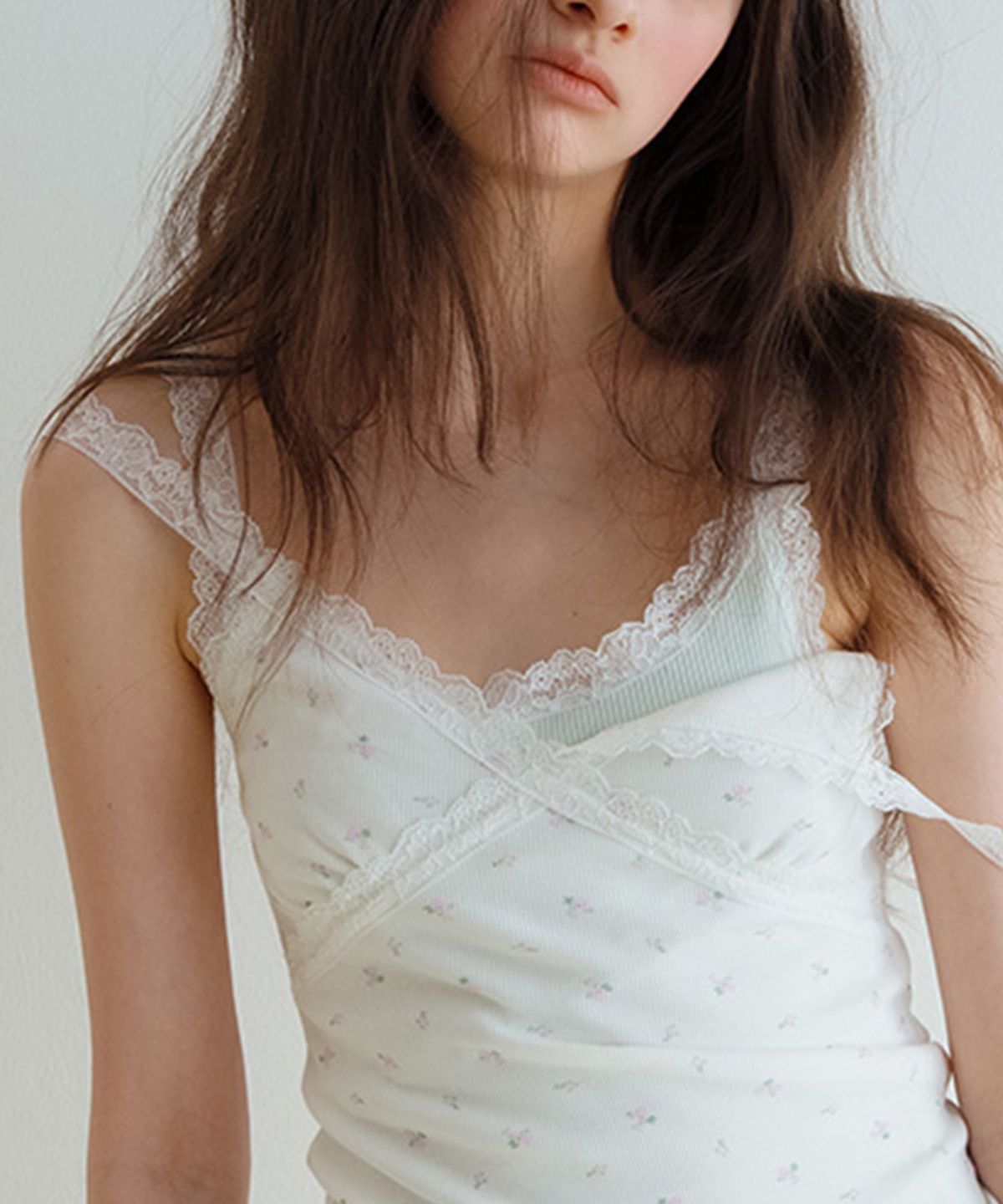 뮈르뮈르(MURMURE) 노키 레이어드 레이스 슬리브리스_Noki Sleeveless