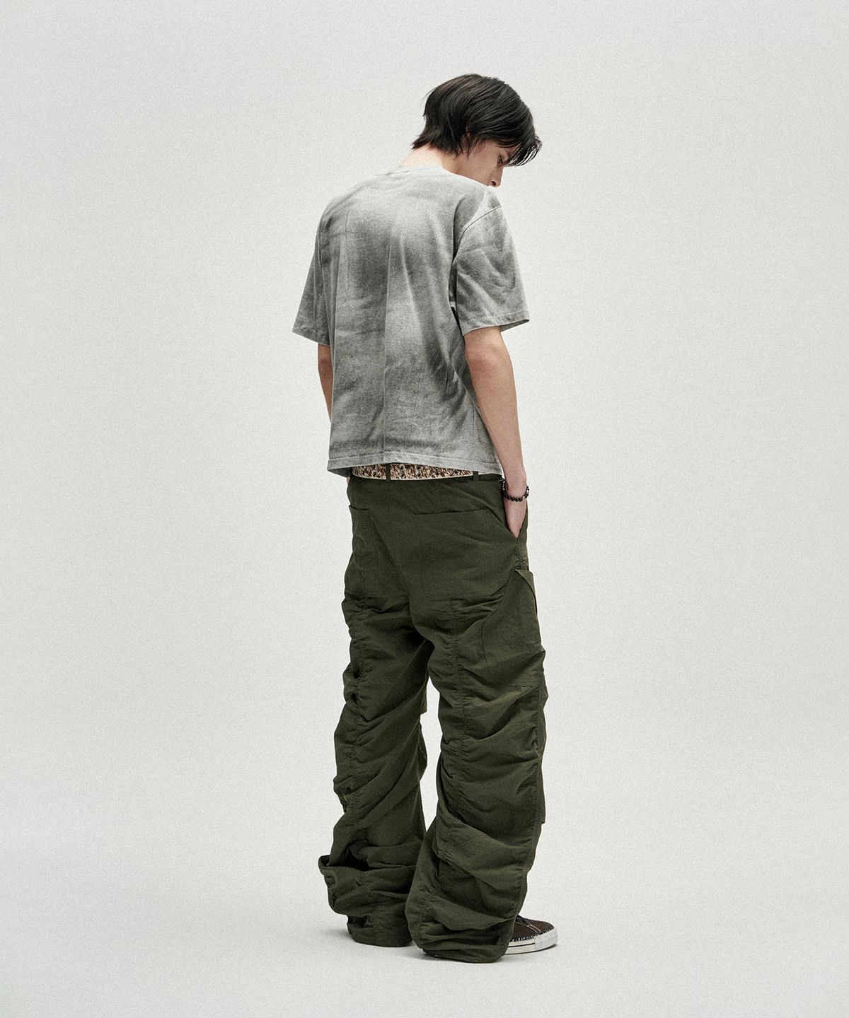 낫포너드(NOT4NERD) Shirring Panel Curved Nylon Cargo Pants - Khaki