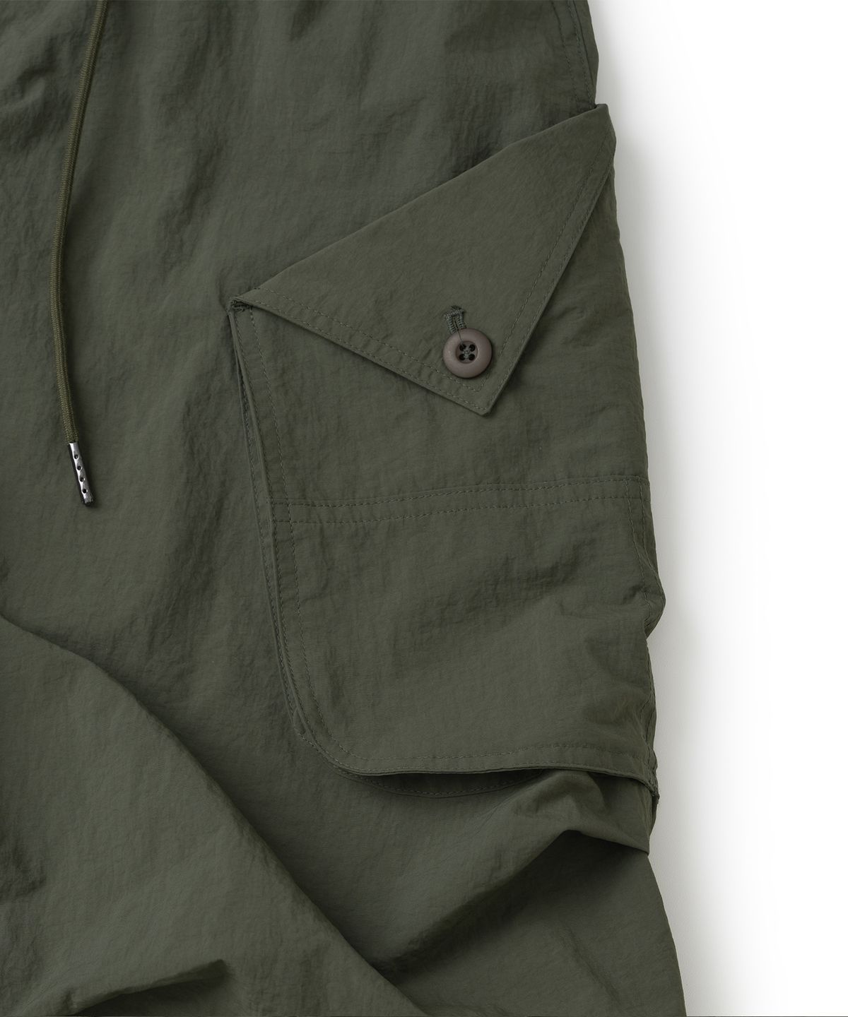 낫포너드(NOT4NERD) Shirring Panel Curved Nylon Cargo Pants - Khaki