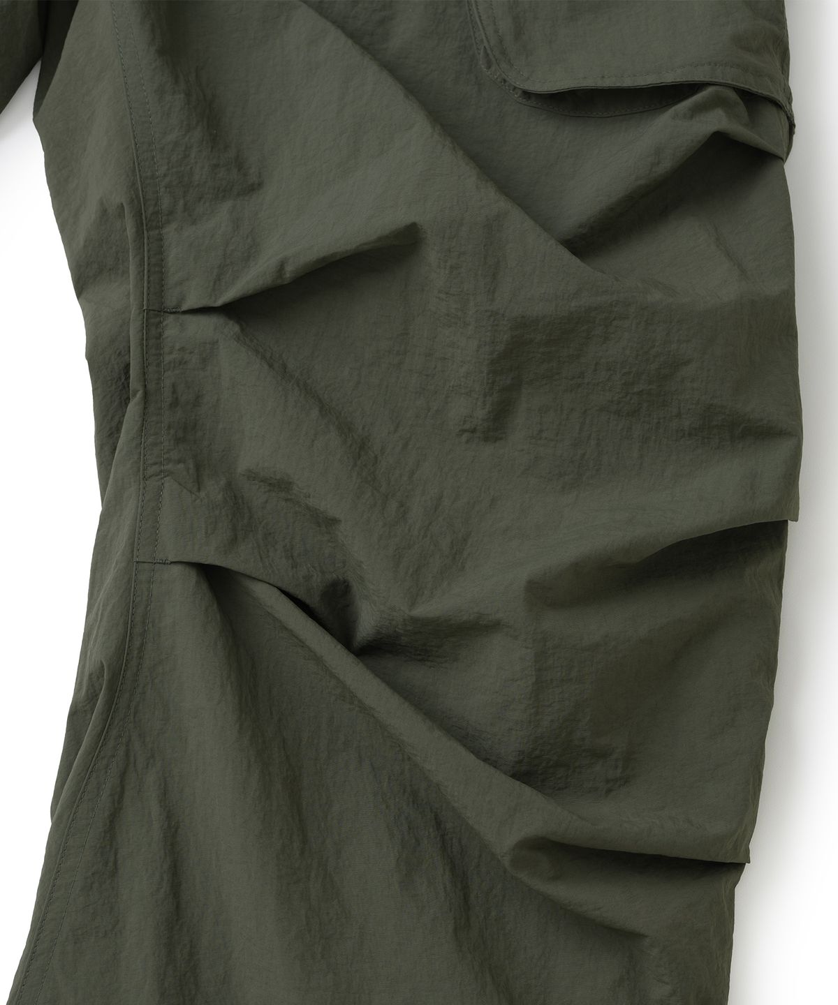 낫포너드(NOT4NERD) Shirring Panel Curved Nylon Cargo Pants - Khaki