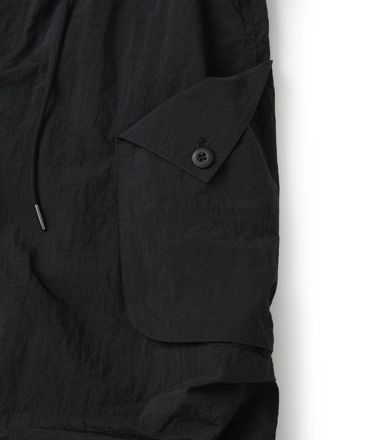 낫포너드(NOT4NERD) Shirring Panel Curved Nylon Cargo Pants - Black