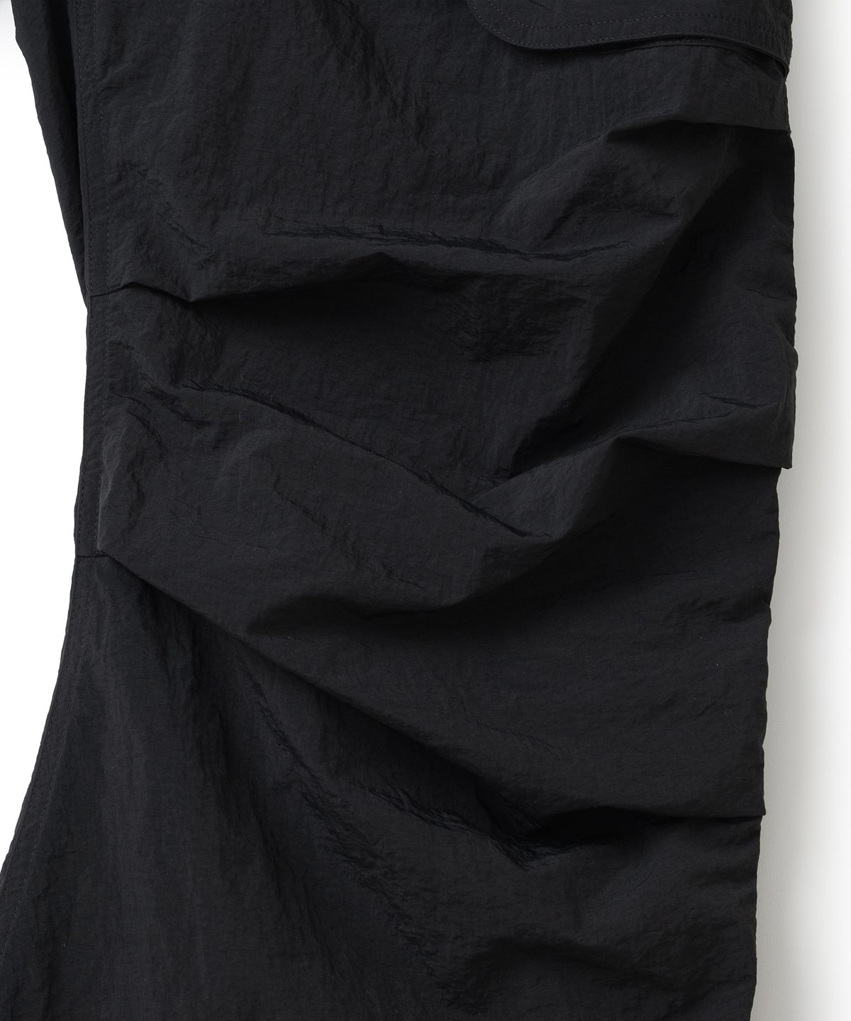낫포너드(NOT4NERD) Shirring Panel Curved Nylon Cargo Pants - Black