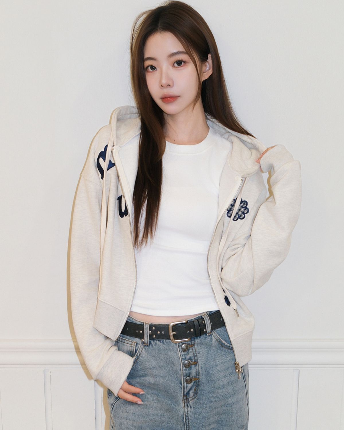 무아무아(MUAHMUAH) 체크플라워 패치 크롭 후드집업 [오트밀]
