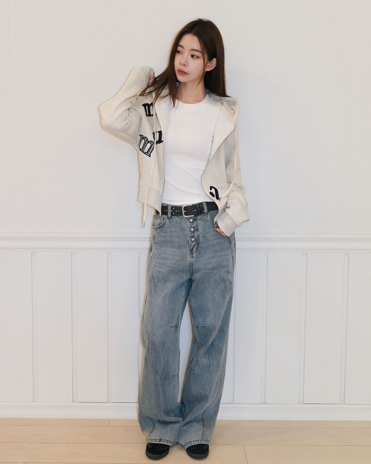 무아무아(MUAHMUAH) 체크플라워 패치 크롭 후드집업 [오트밀]