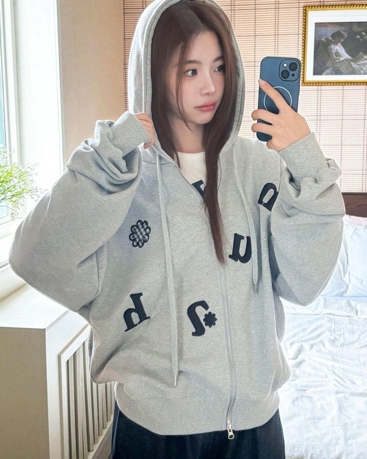 무아무아(MUAHMUAH) 체크플라워 패치 오버핏 후드집업 [그레이]