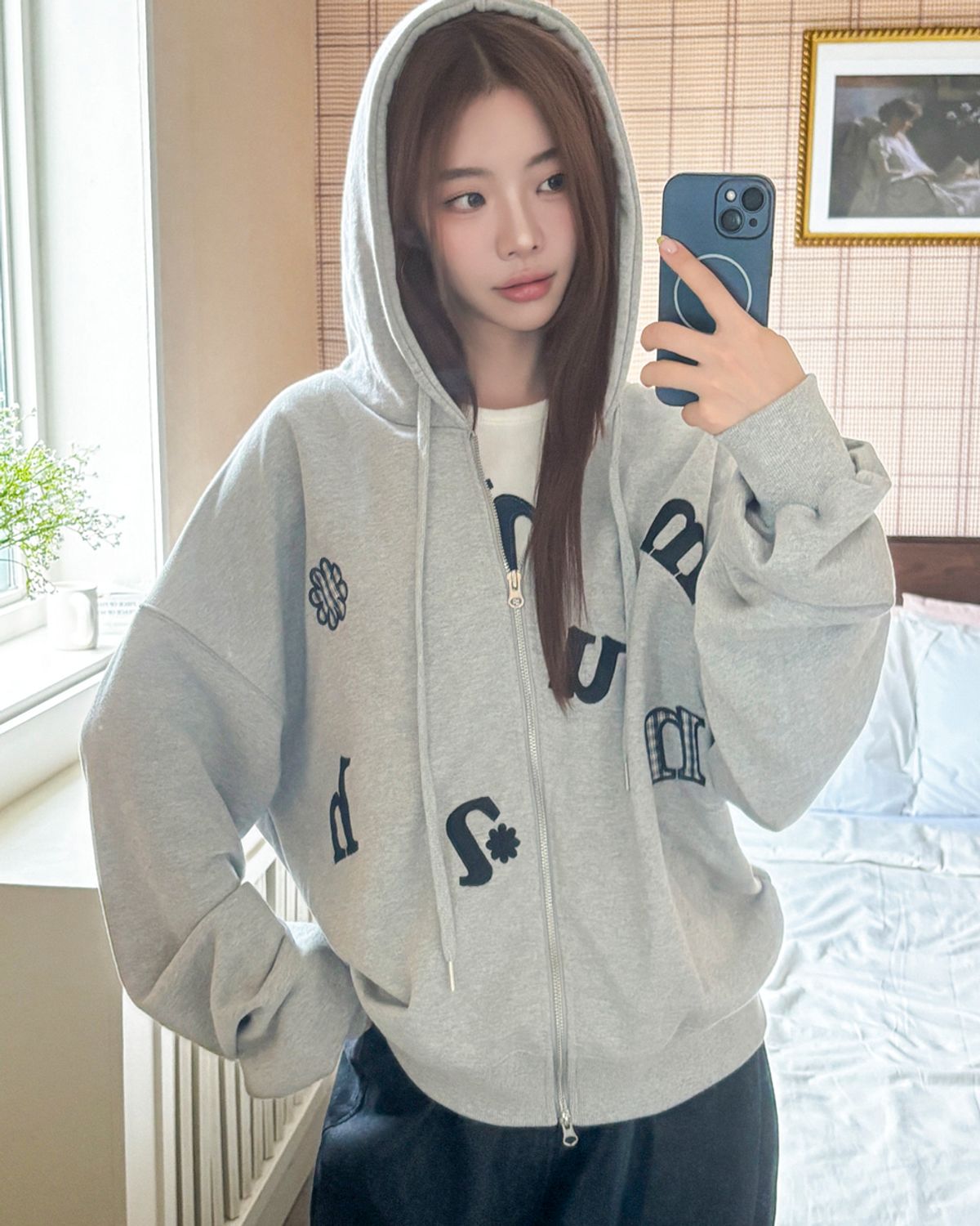 무아무아(MUAHMUAH) 체크플라워 패치 오버핏 후드집업 [그레이]