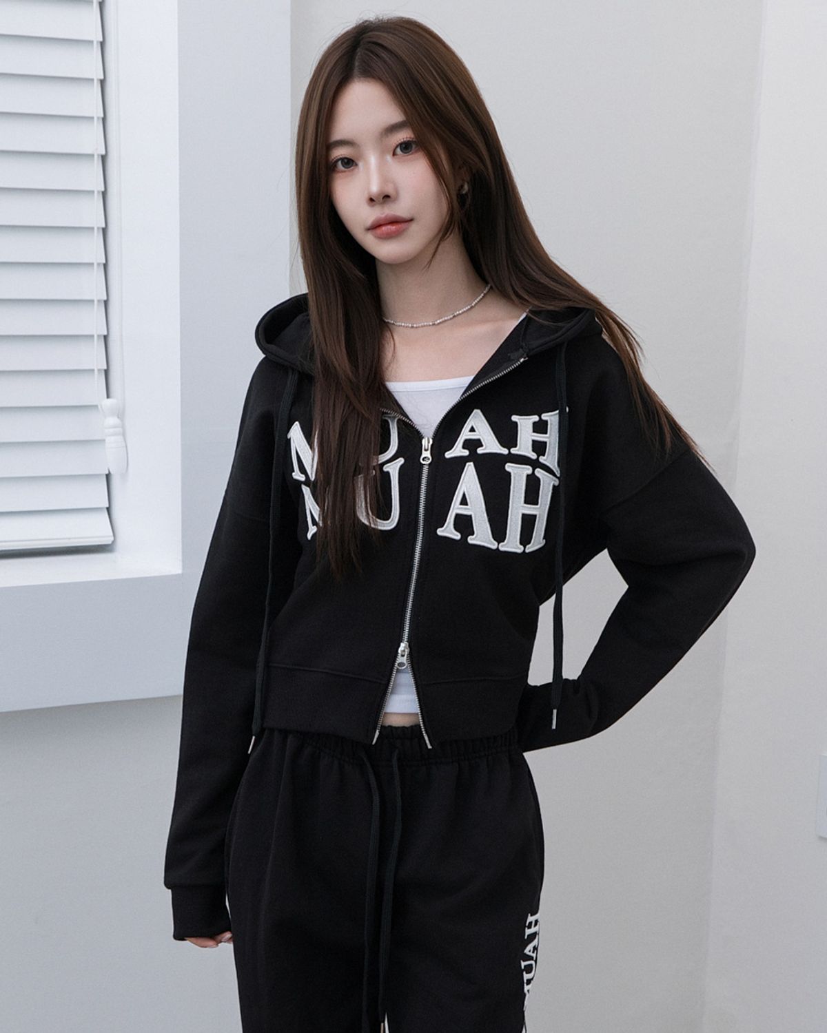 무아무아(MUAHMUAH) 웨이브 볼드 스티치 후드집업 [블랙]