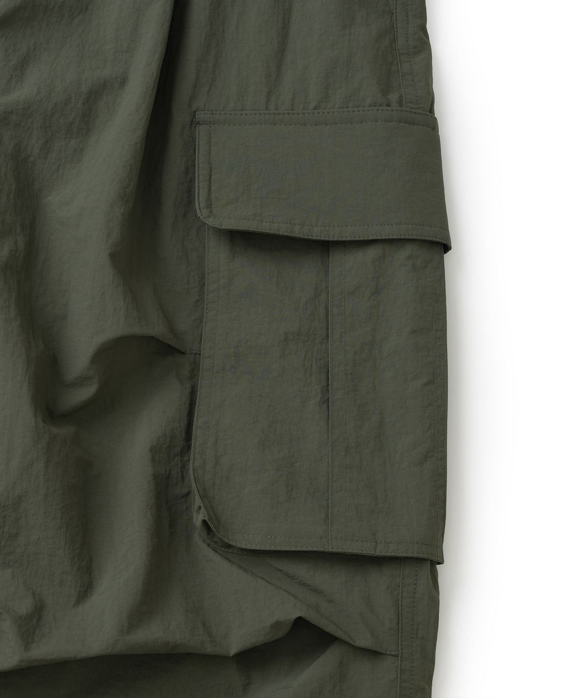 낫포너드(NOT4NERD) Knee Tuck Parachute Cargo Bermuda Shorts - Khaki