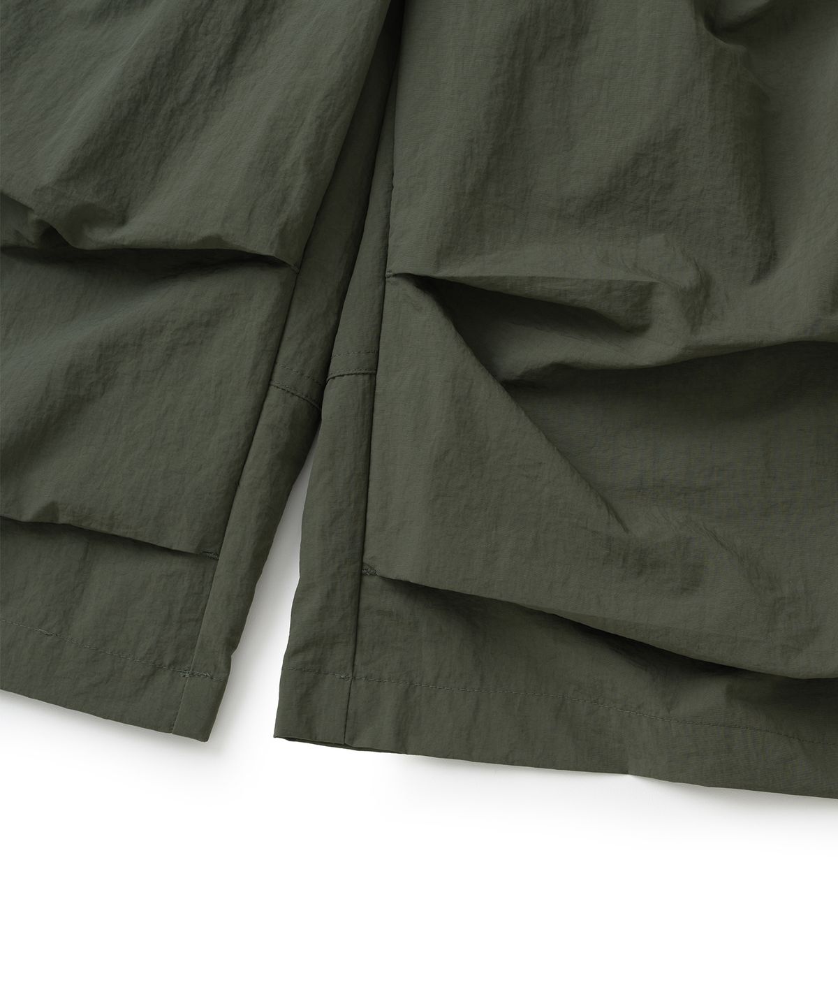 낫포너드(NOT4NERD) Knee Tuck Parachute Cargo Bermuda Shorts - Khaki