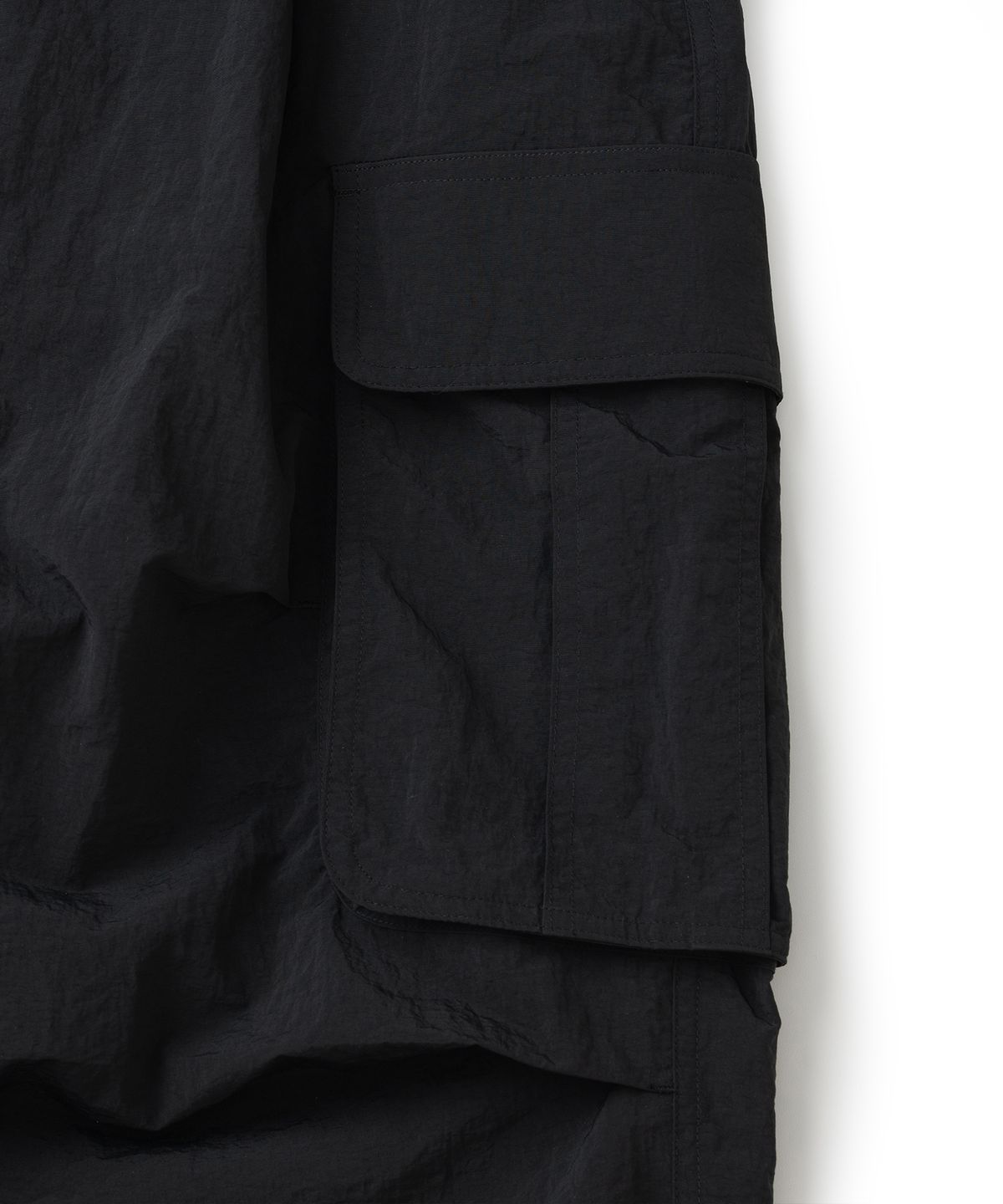낫포너드(NOT4NERD) Knee Tuck Parachute Cargo Bermuda Shorts - Black