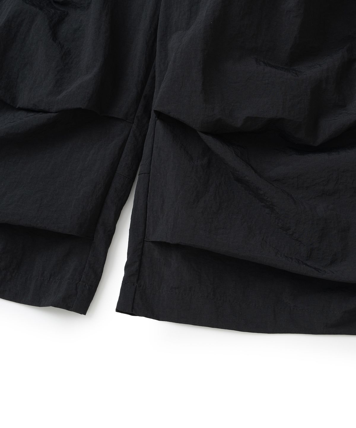 낫포너드(NOT4NERD) Knee Tuck Parachute Cargo Bermuda Shorts - Black