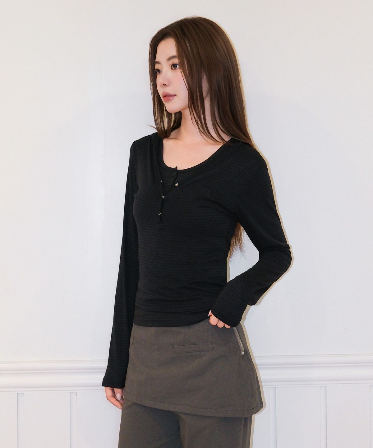 무아무아(MUAHMUAH) 브러쉬 스트라이프 후드 긴팔티 [블랙]