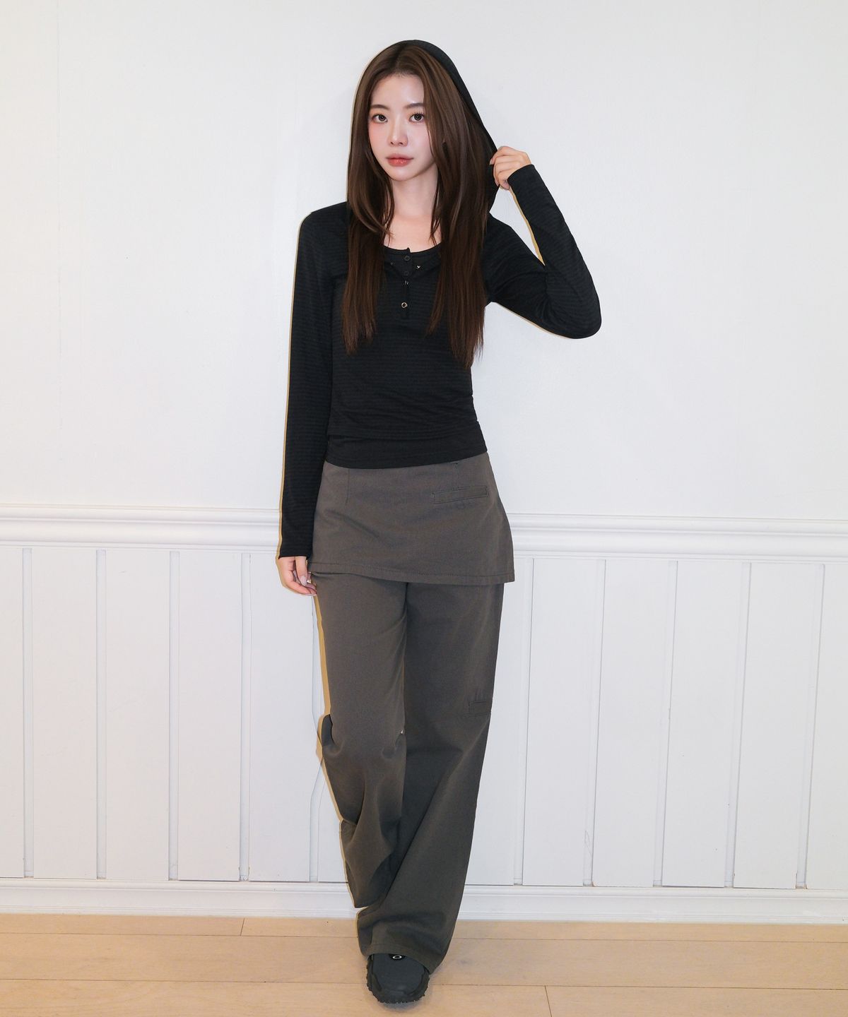 무아무아(MUAHMUAH) 브러쉬 스트라이프 후드 긴팔티 [블랙]