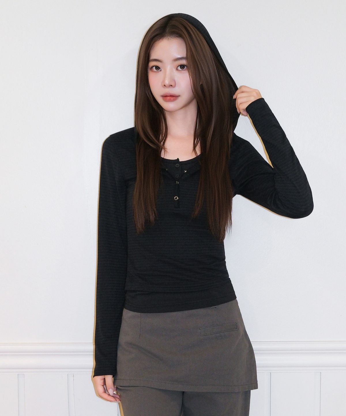 무아무아(MUAHMUAH) 브러쉬 스트라이프 후드 긴팔티 [블랙]