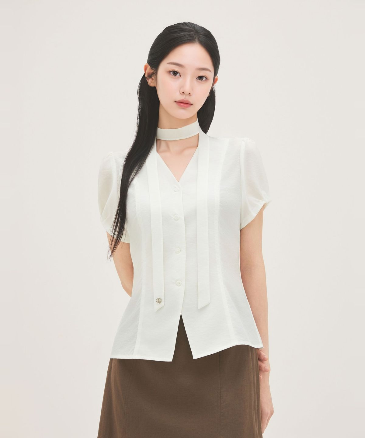 로엠(ROEM) 브이넥 타이 블라우스 RMBLG37RT4