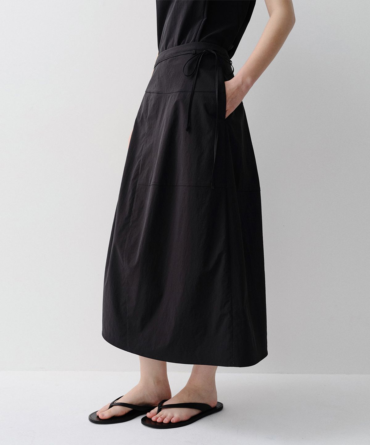 이아(EAAH) LOVEN STRING SKIRT (BLACK)