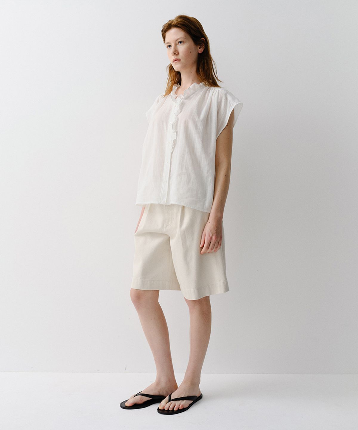 이아(EAAH) KIT COTTON TUCK SHORTS (NATURAL)