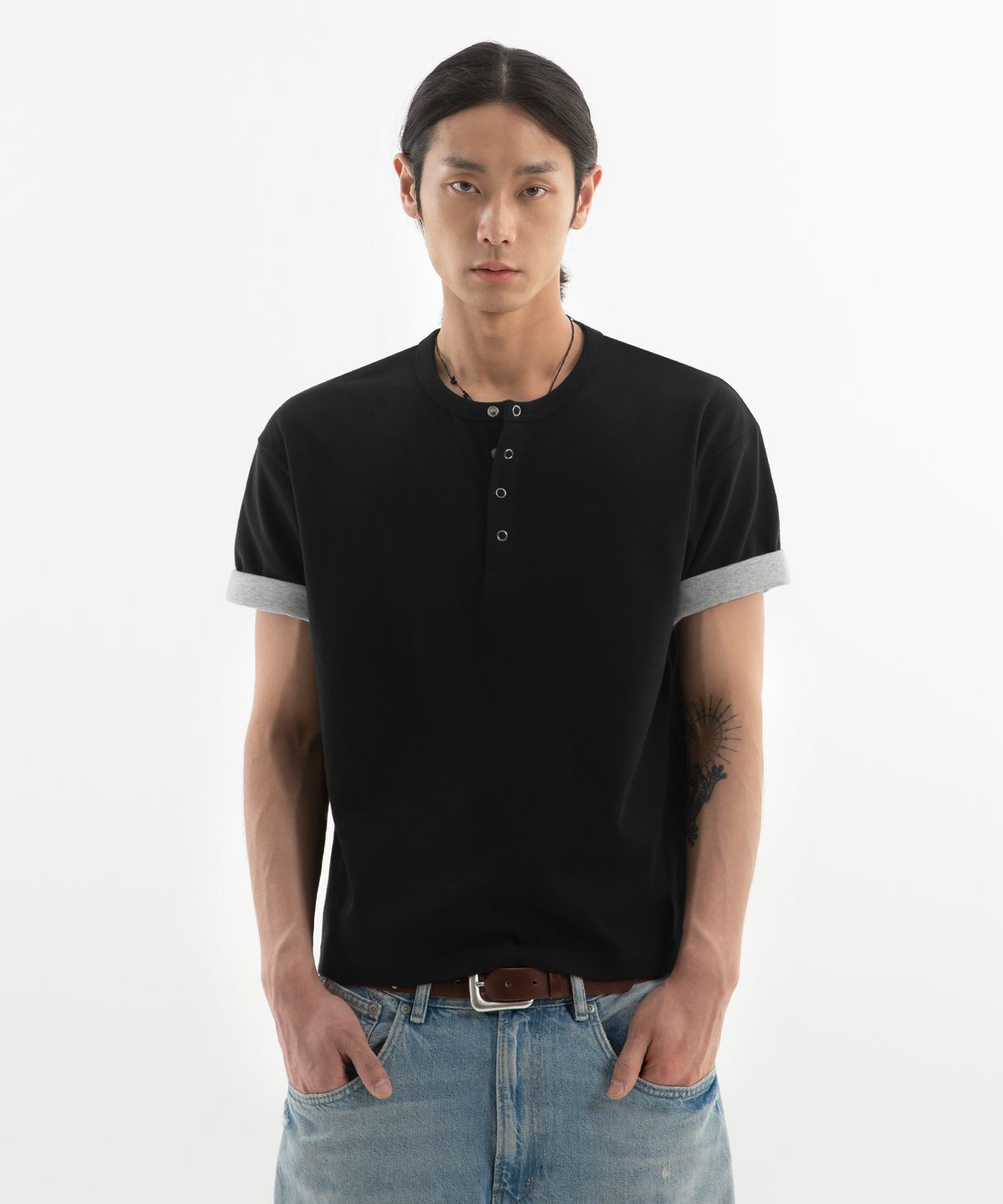 브렌슨(BRENSON) 컴포트 배색 롤업 크롭 헨리넥 반팔티 ( 3Color )