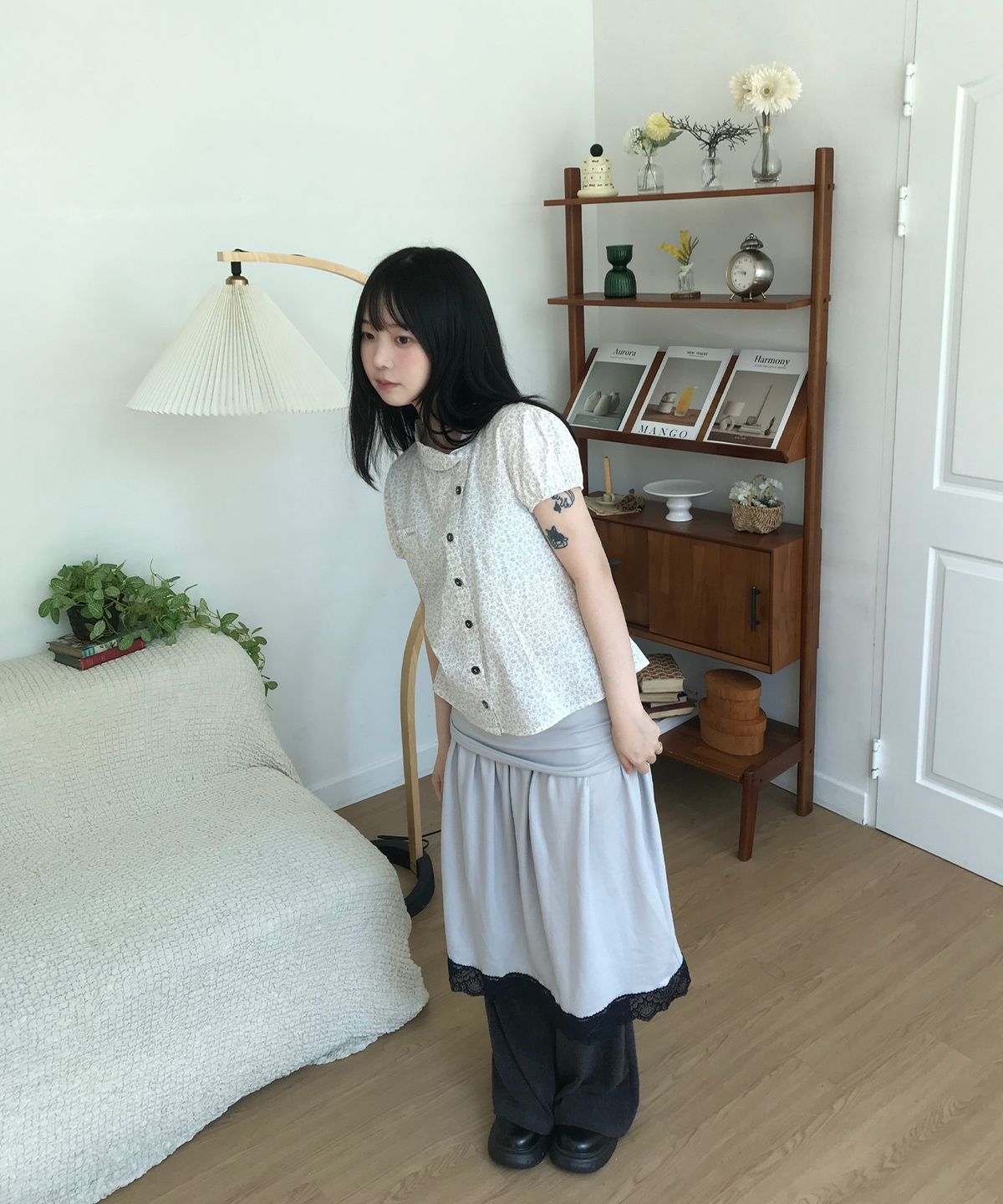 온스카(ONSKA) PETIT FLAT COLLAR BLOUSE (WHITE FLOWER)