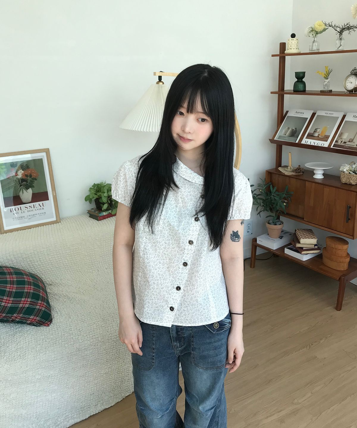 온스카(ONSKA) PETIT FLAT COLLAR BLOUSE (WHITE FLOWER)