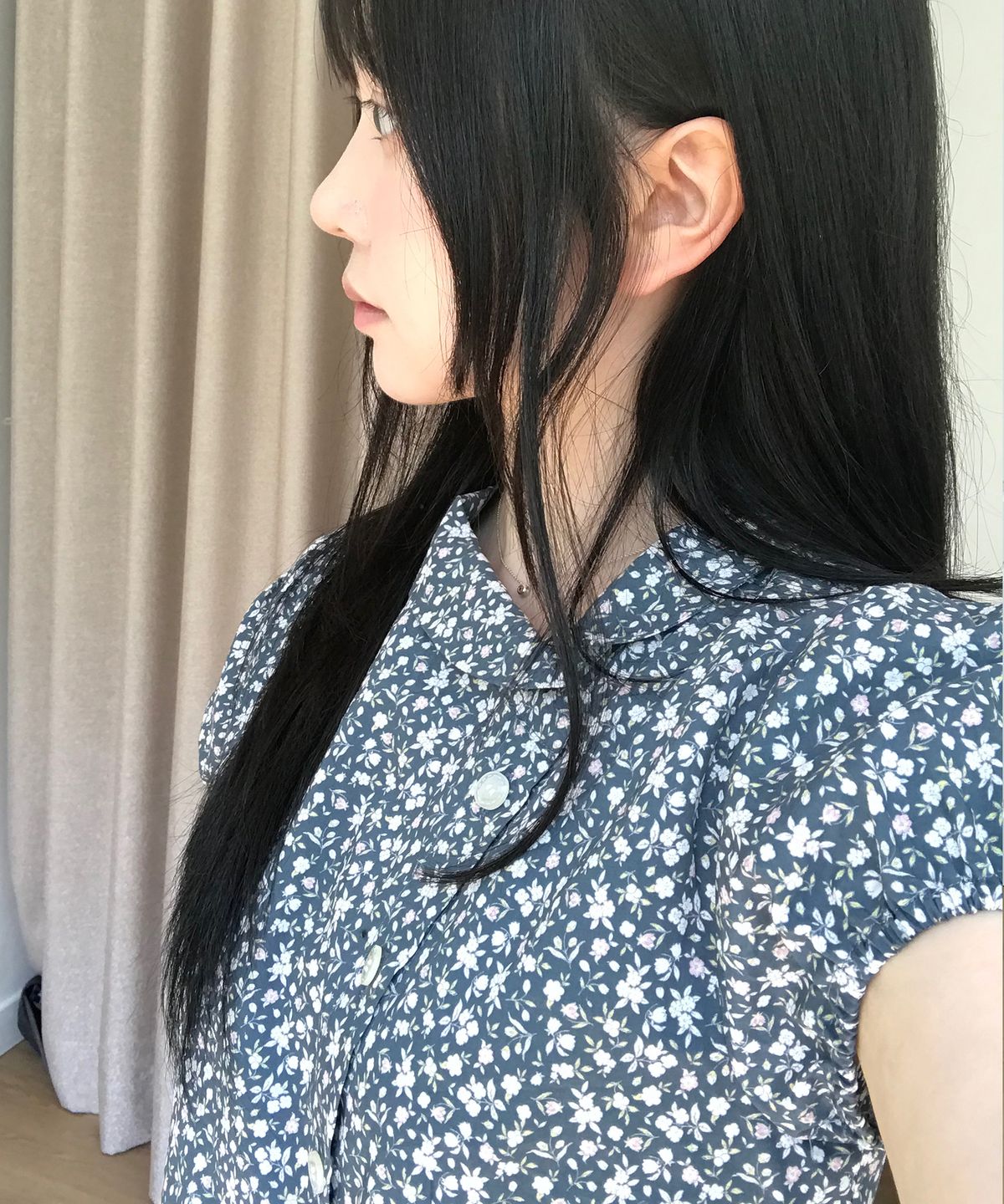 온스카(ONSKA) PETIT FLAT COLLAR BLOUSE (NAVY FLOWER)