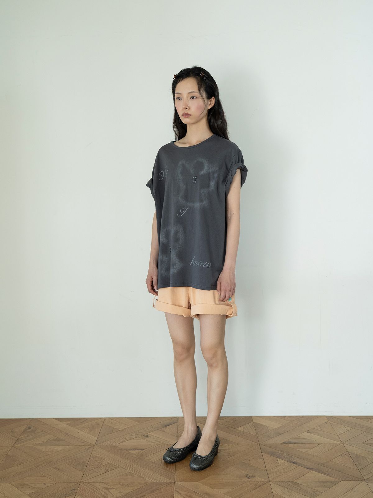온스카(ONSKA) ANGEL BUTTON T (CHARCOAL)