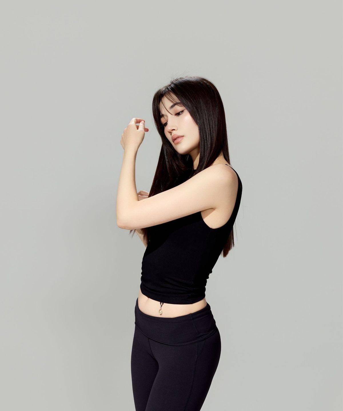 글레이라(GLEIRA) 더블 레이어드 핏 스퀘어 백 탑 (블랙)