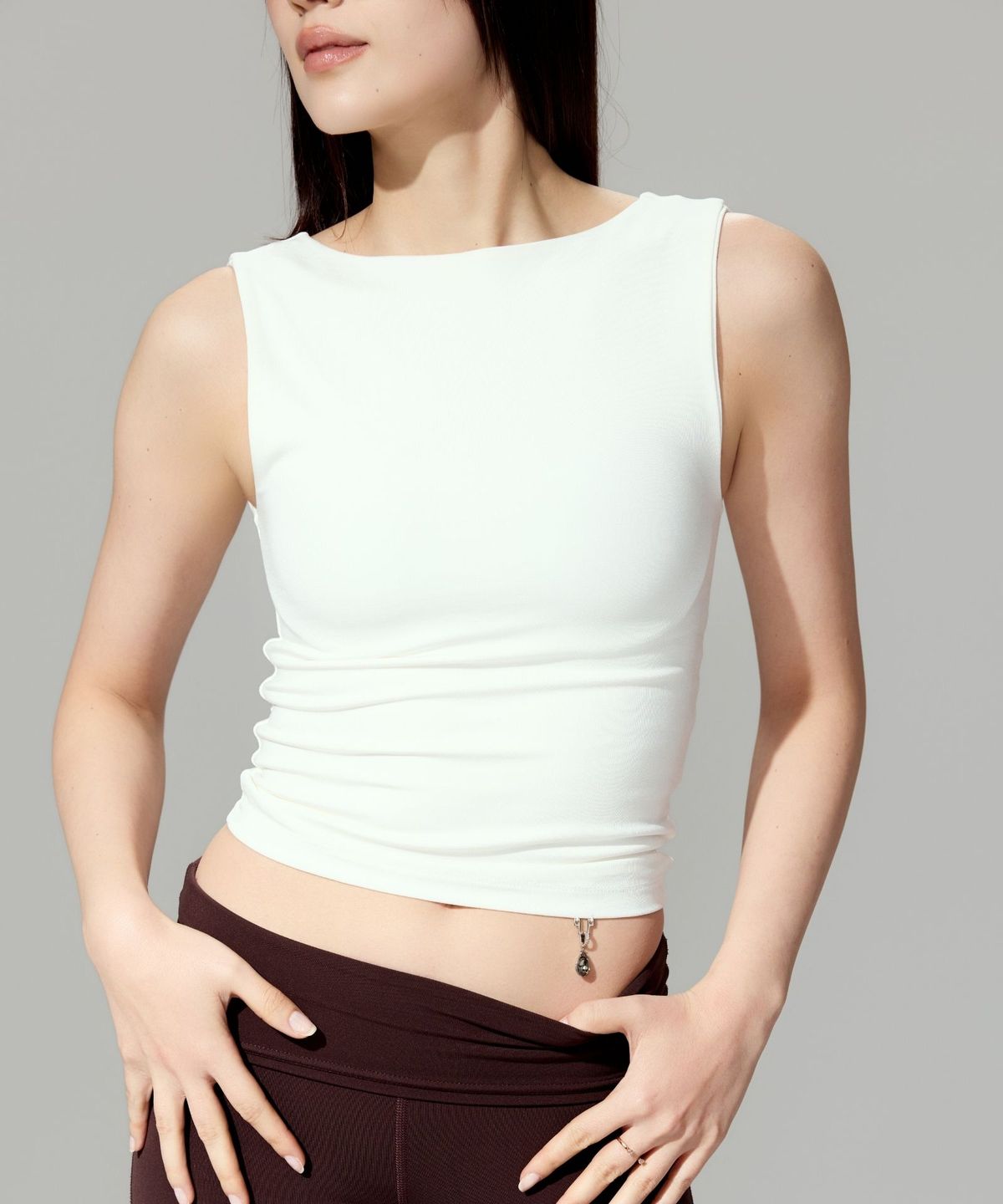 글레이라(GLEIRA) 더블 레이어드 핏 스퀘어 백 탑 (화이트)