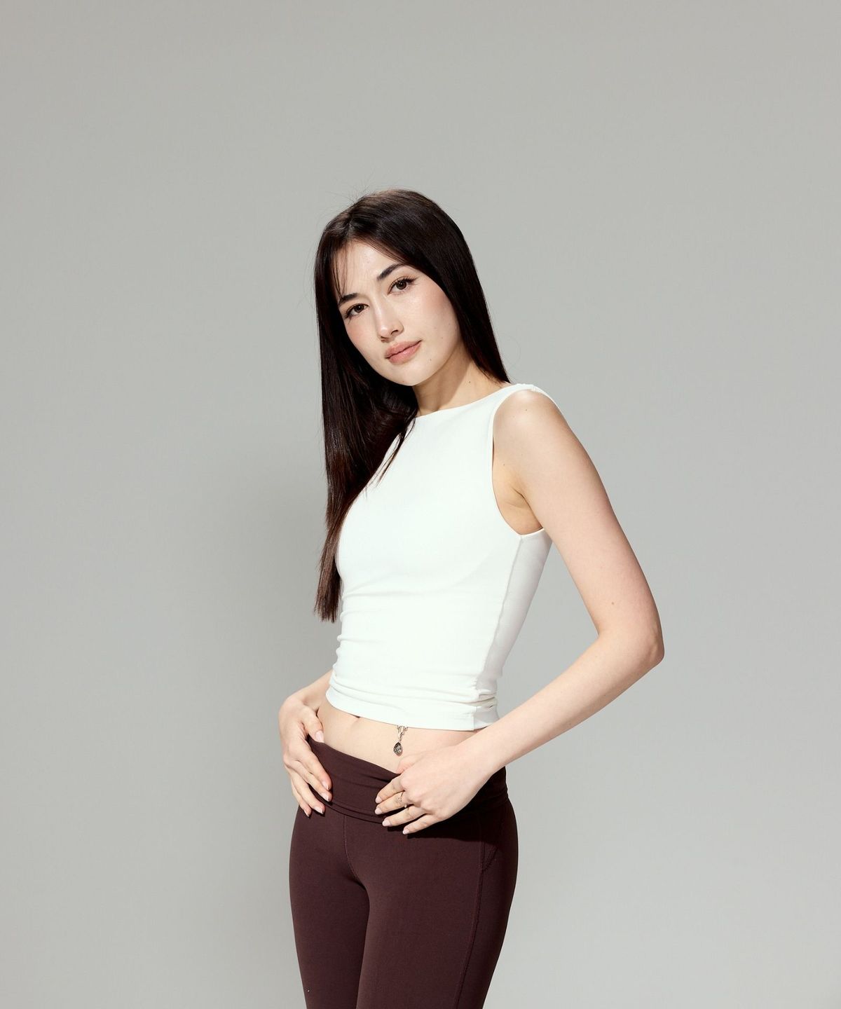 글레이라(GLEIRA) 더블 레이어드 핏 스퀘어 백 탑 (화이트)
