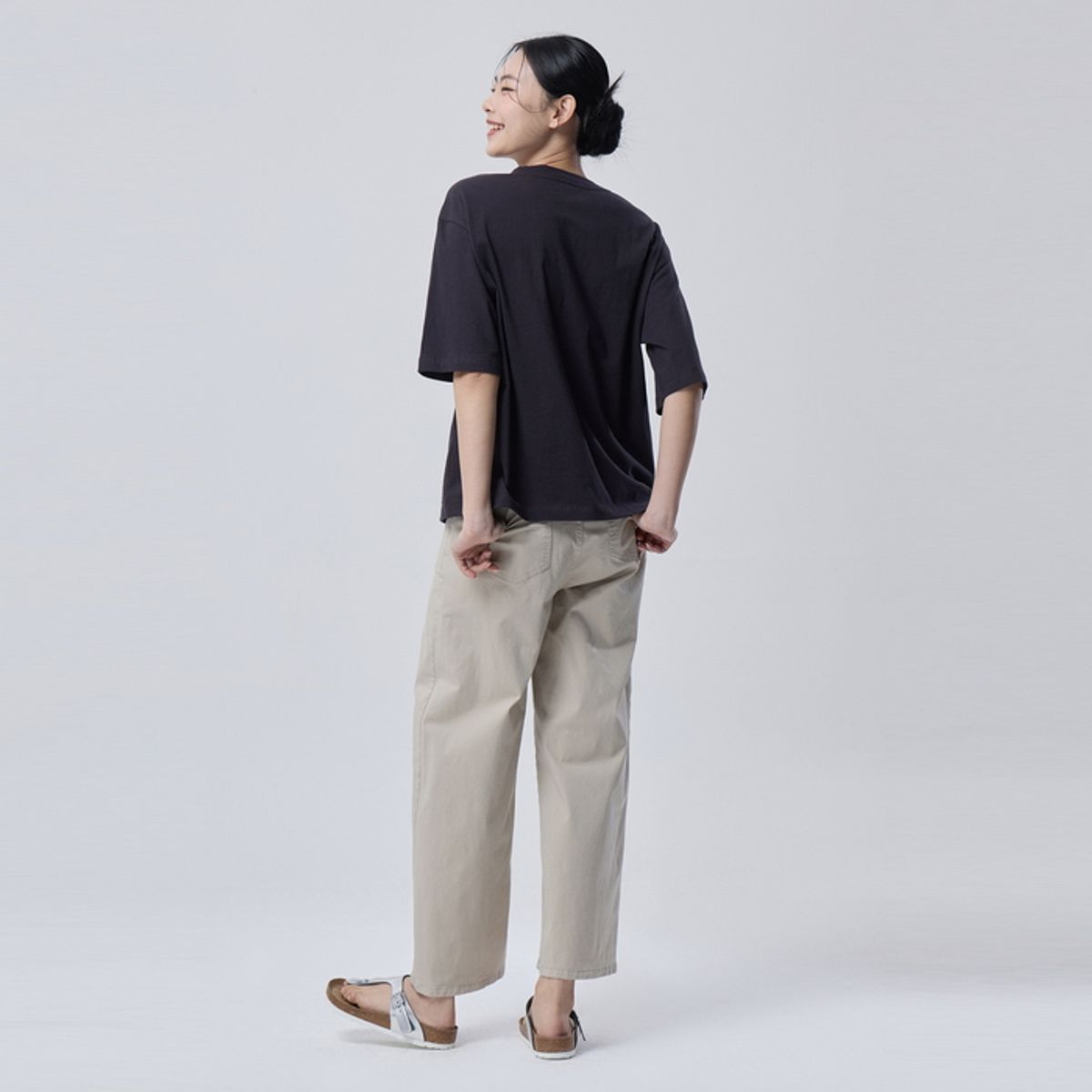 베네통(BENETTON) 플로럴 레터링 반팔 티셔츠_BATSE4631DG