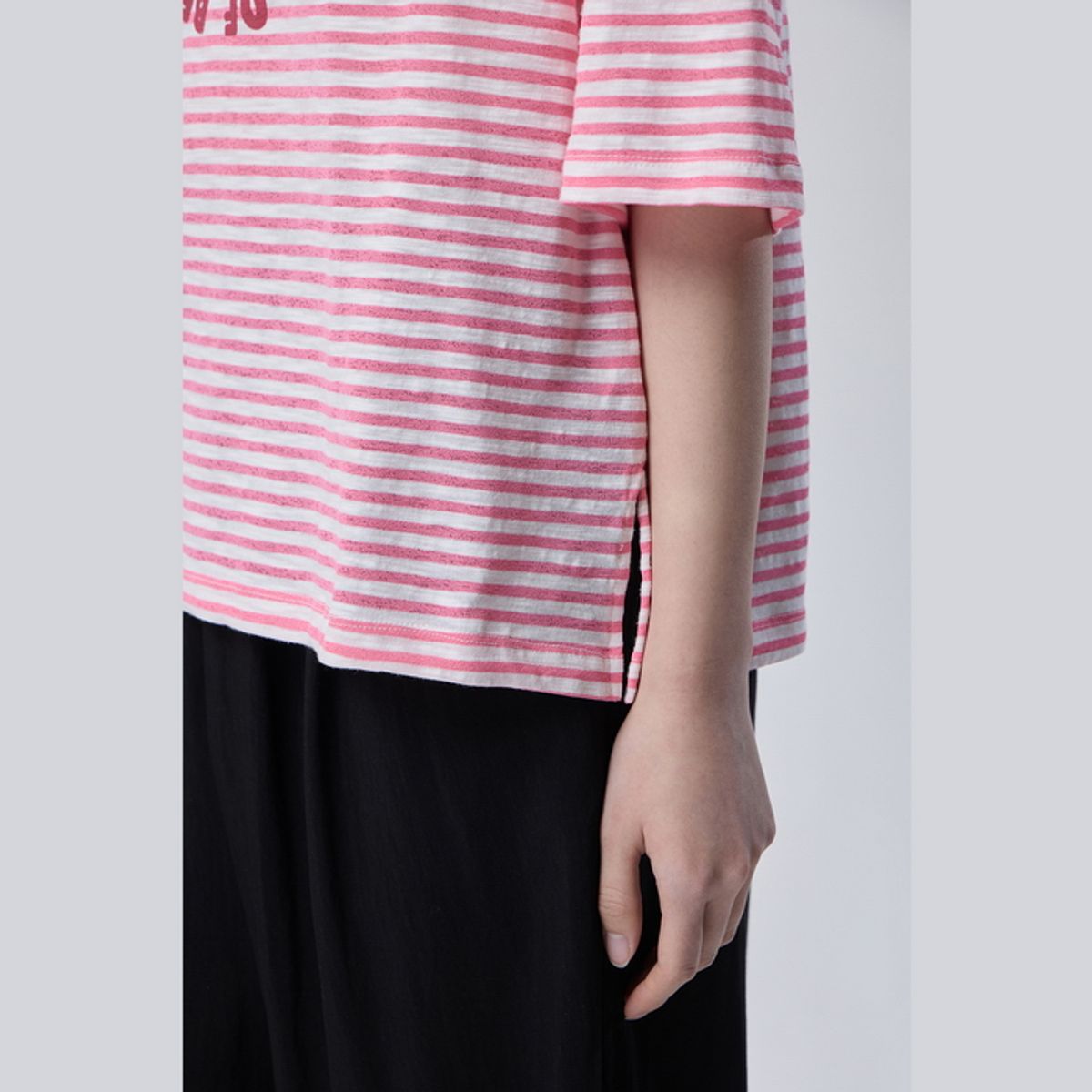 베네통(BENETTON) 스트라이프 슬럽 반팔 티셔츠_BATSE2631PK