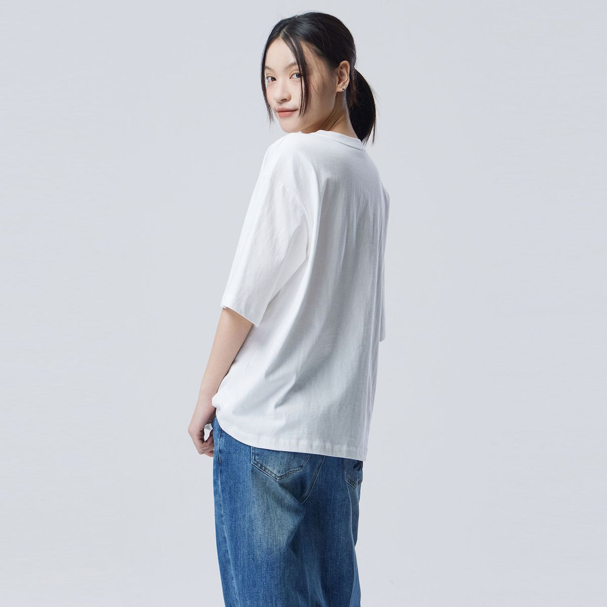 베네통(BENETTON) 리본 클로버 티셔츠_BATSE1611WH