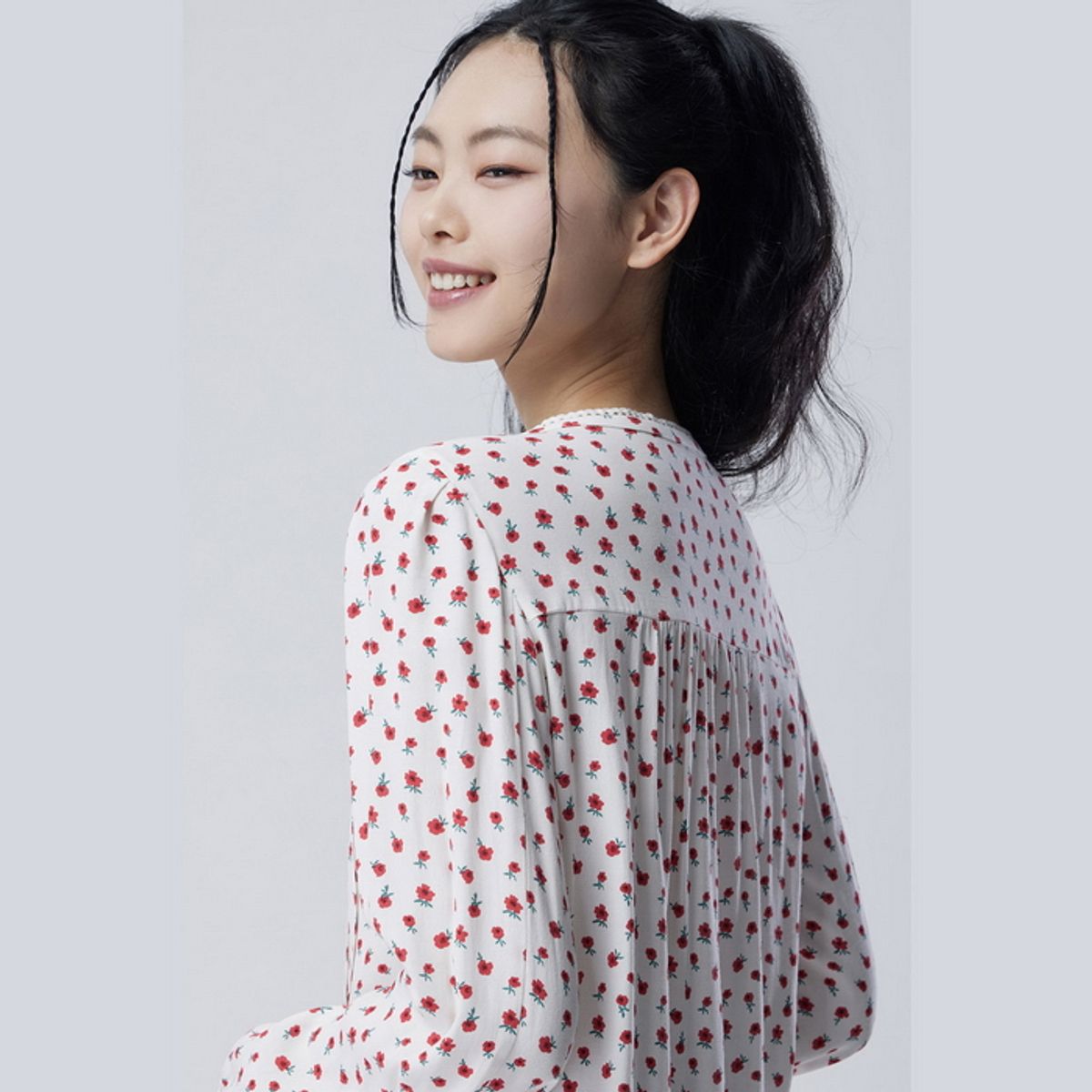 베네통(BENETTON) 플라워 패턴 레이스 블라우스_BABLE1631IV