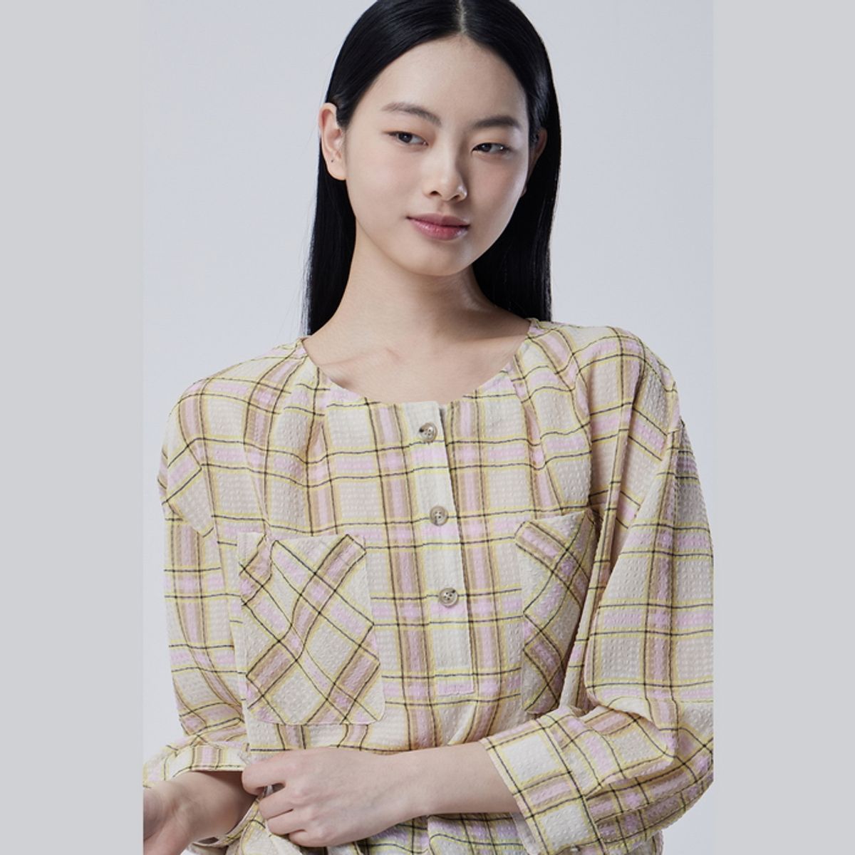 베네통(BENETTON) 스모킹 헴 체크 시어 블라우스_BABL96631LB