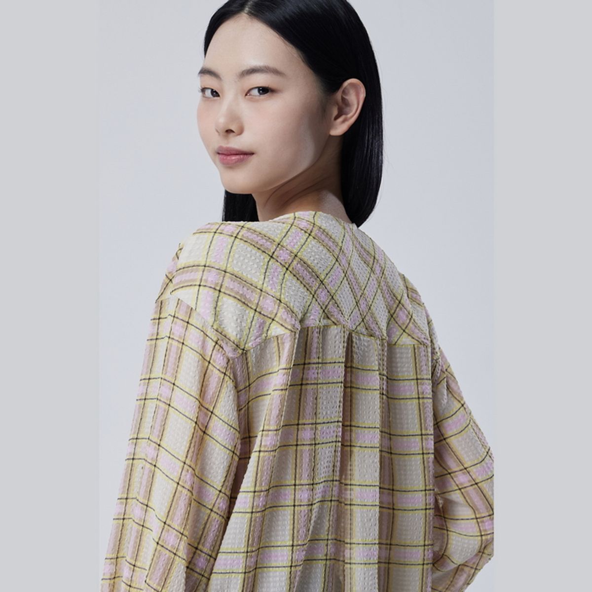 베네통(BENETTON) 스모킹 헴 체크 시어 블라우스_BABL96631LB