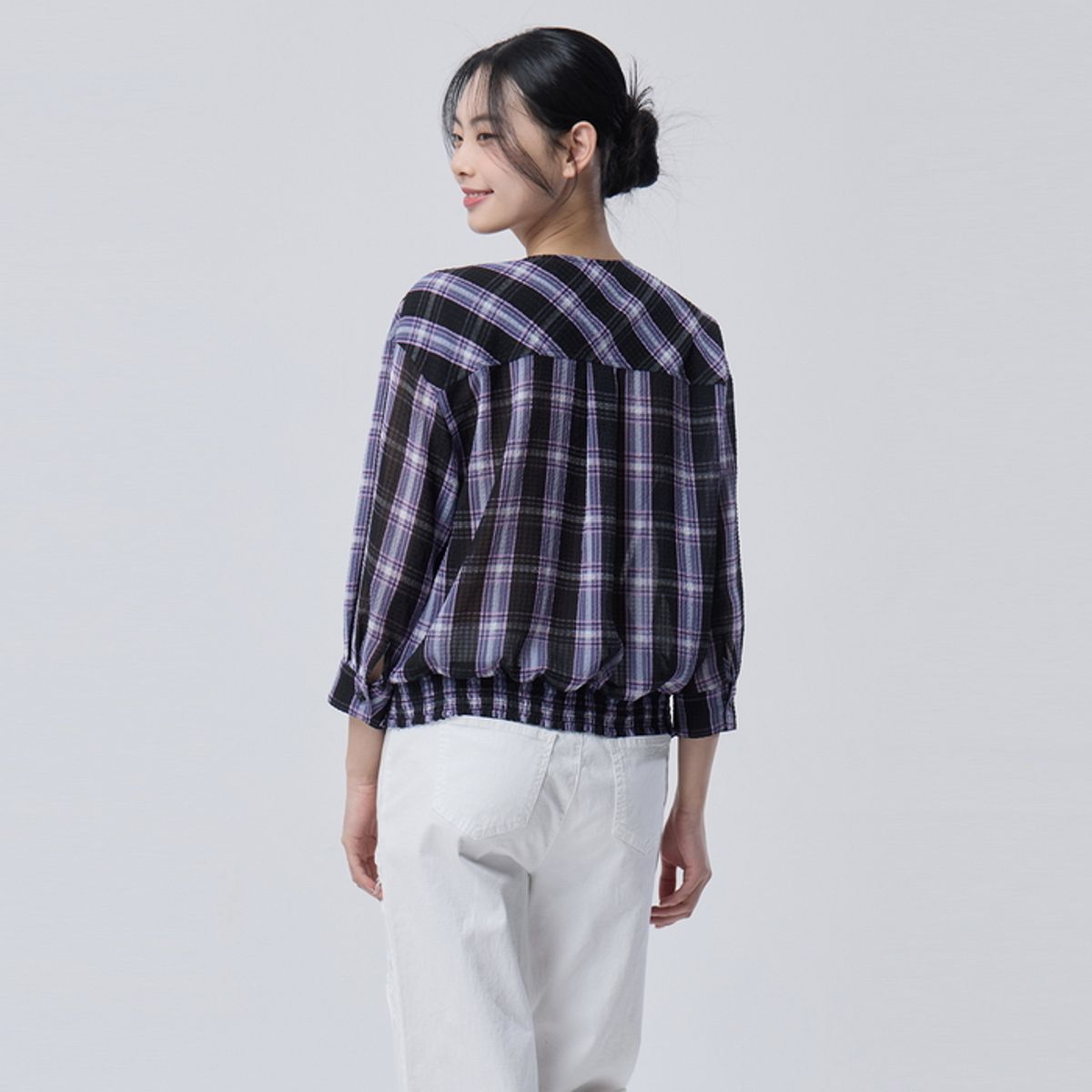 베네통(BENETTON) 스모킹 헴 체크 시어 블라우스_BABL96631BK