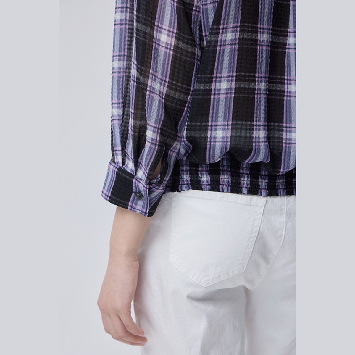 베네통(BENETTON) 스모킹 헴 체크 시어 블라우스_BABL96631BK
