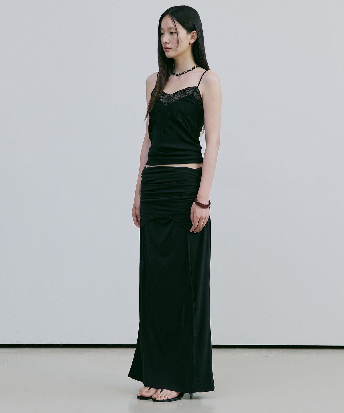 베르드누아(BER DE NOIR) 홀터 드레이프 롱스커트(블랙)