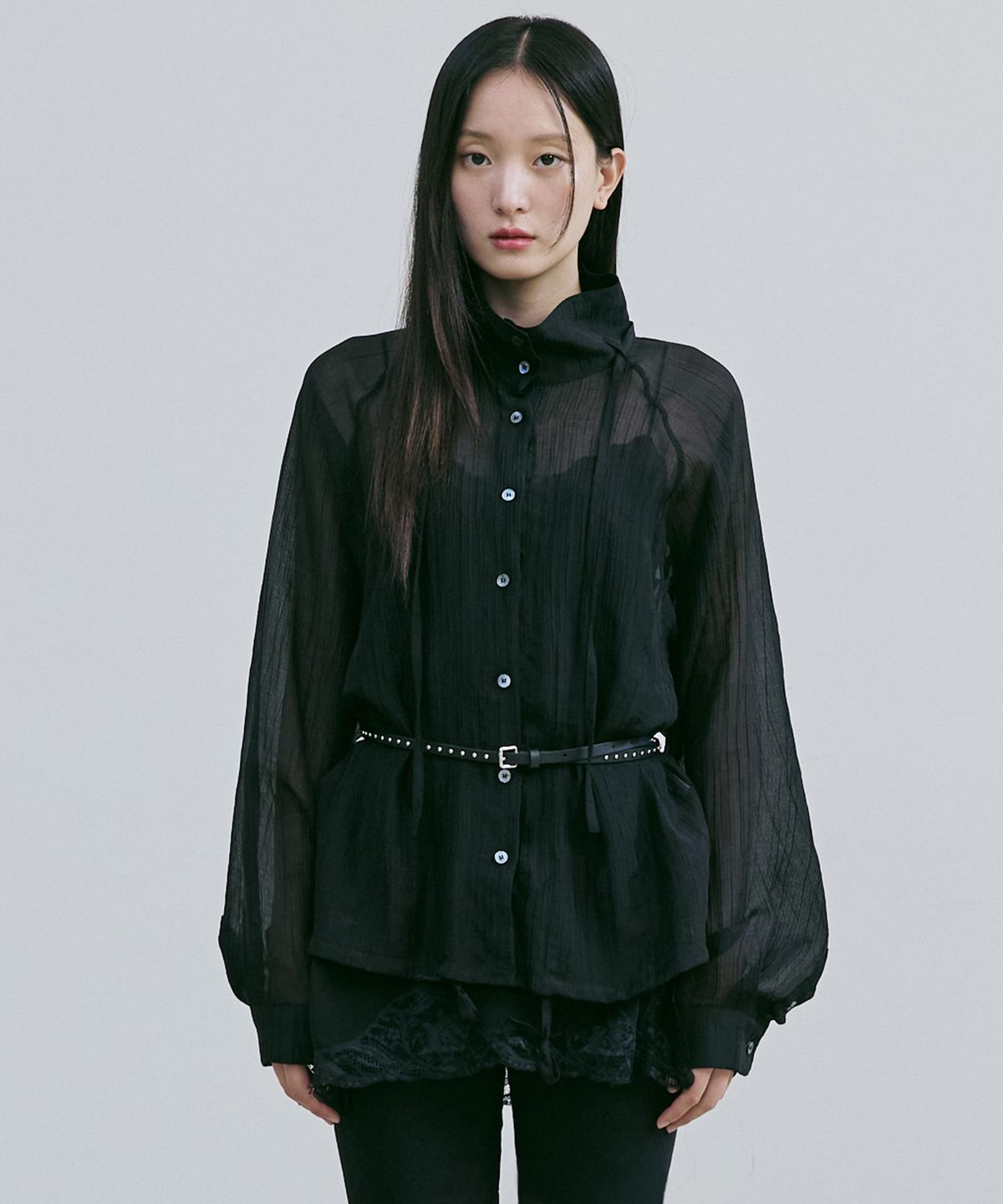 베르드누아(BER DE NOIR) 크링클 셔링 하이넥 블라우스(블랙)