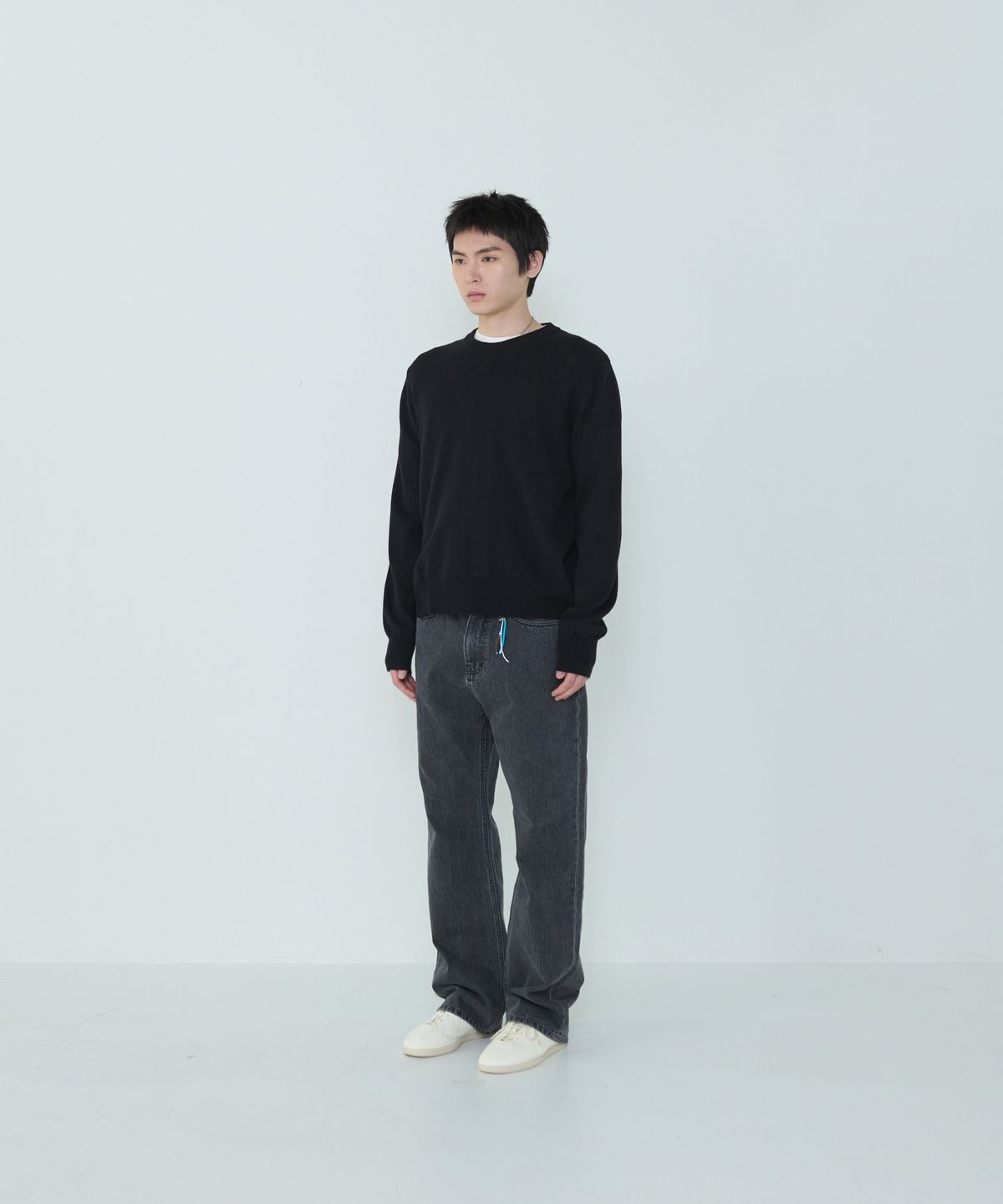 더씽인데어데어(THE THING IN THEIR THERE) Composed Slit Knit Black