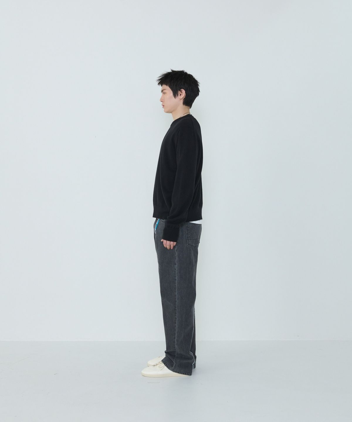 더씽인데어데어(THE THING IN THEIR THERE) Composed Slit Knit Black