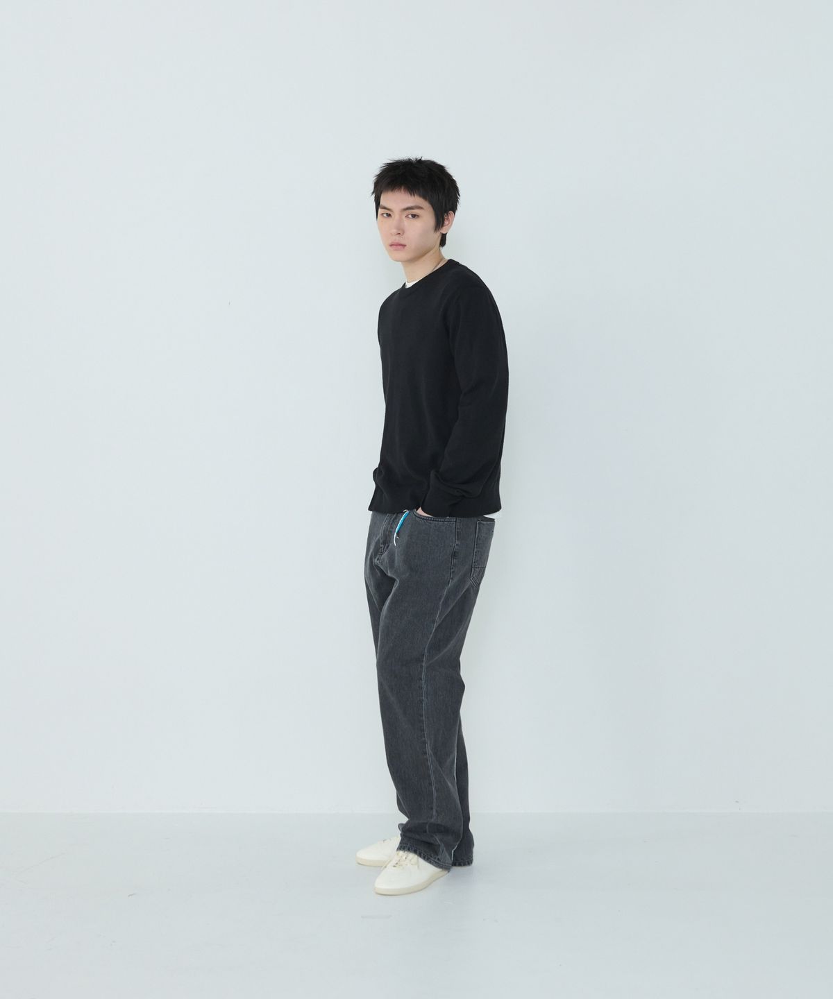 더씽인데어데어(THE THING IN THEIR THERE) Composed Slit Knit Black