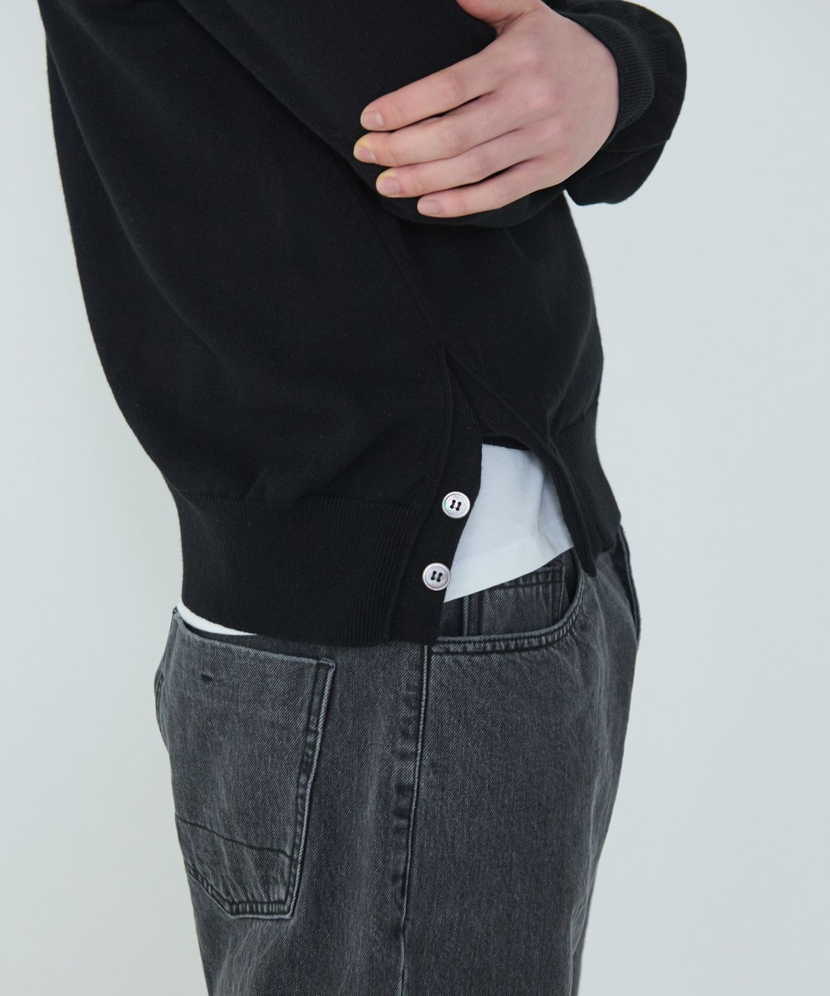 더씽인데어데어(THE THING IN THEIR THERE) Composed Slit Knit Black