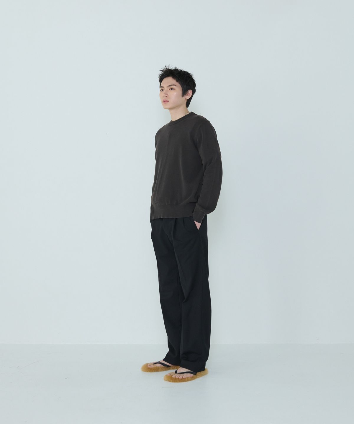 더씽인데어데어(THE THING IN THEIR THERE) Composed Slit Knit Brown