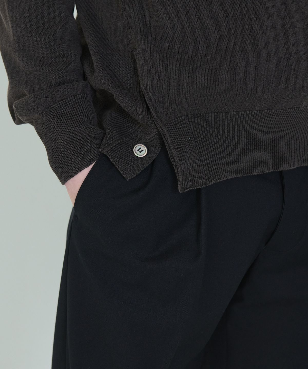 더씽인데어데어(THE THING IN THEIR THERE) Composed Slit Knit Brown