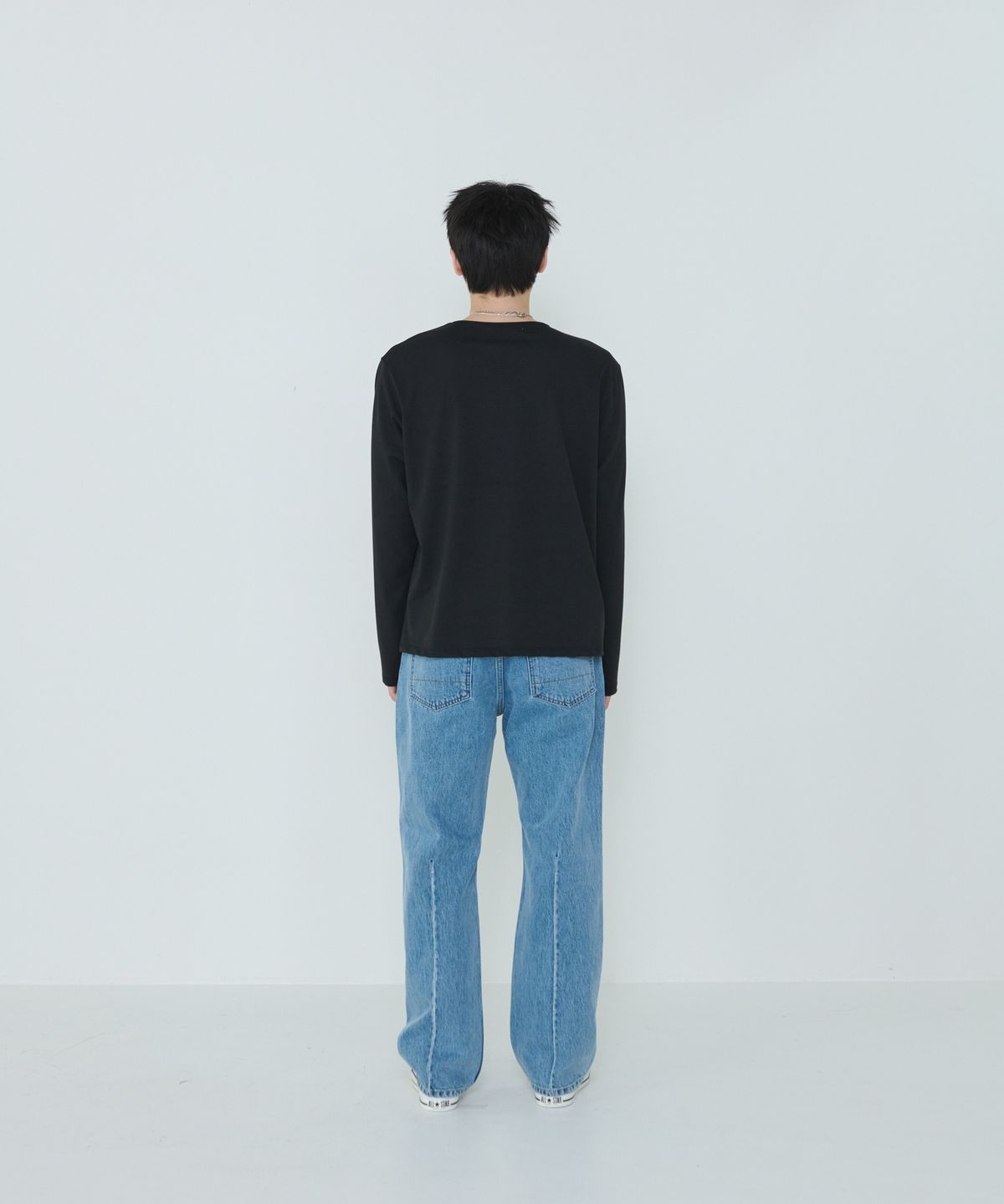 더씽인데어데어(THE THING IN THEIR THERE) Henley Long Sleeve T-Shirt Black